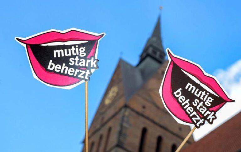 „Mutig, stark, männlich“: Feiertag der Toleranz auf der Konferenz der Evangelisc...