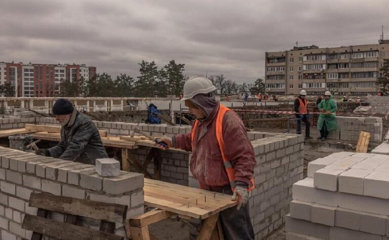 Der Präsident Serbiens, Aleksandar Vučić, hat in Kiew versprochen, der Ukraine ...