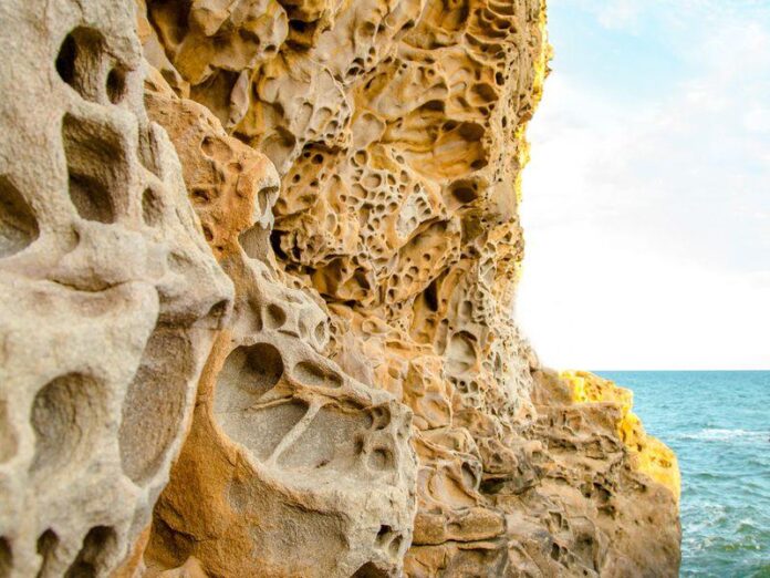 Guten Morgen, liebe Abonnenten!Käsefelsen, gelegen zwischen den Dörfern Malorets...