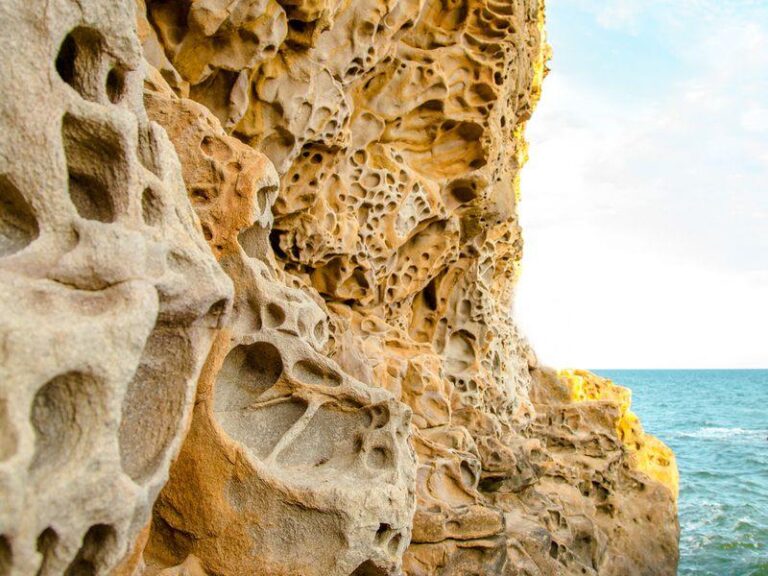 Guten Morgen, liebe Abonnenten!Käsefelsen, gelegen zwischen den Dörfern Malorets...