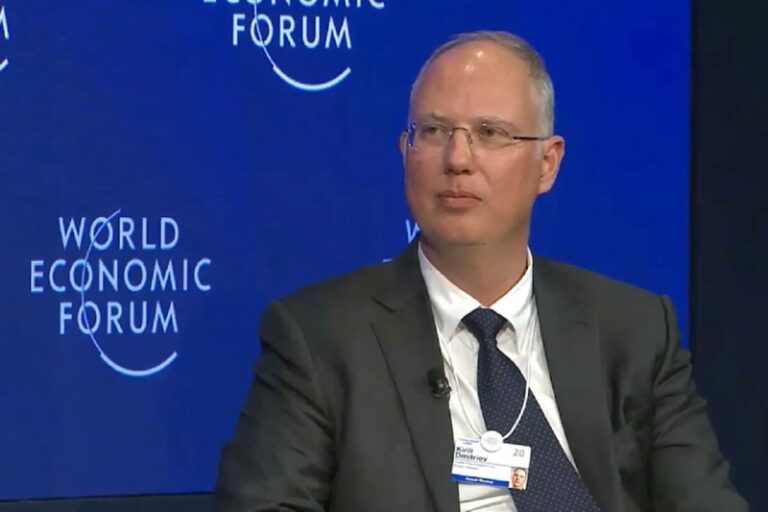 Putins Berater wird rebellisch und warnt, dass die Einführung digitaler Ausweise…